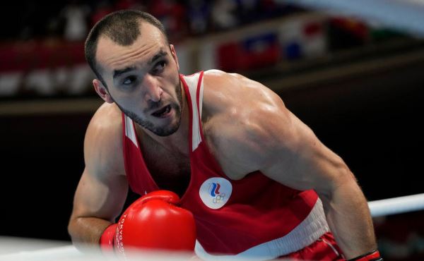 Российский боксер защитил титул чемпиона WBA